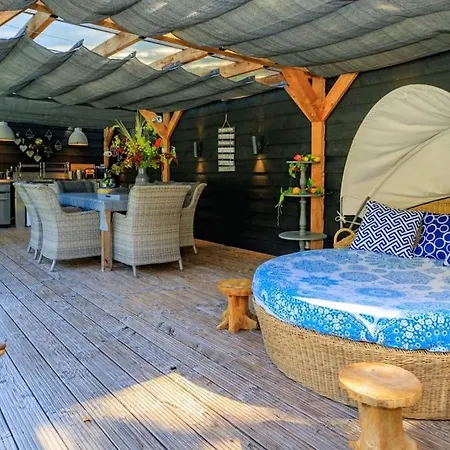 Daire Bohemian Included Boat Supboards And Pool 5 Minutes By Boat From Parking To The Bohemien